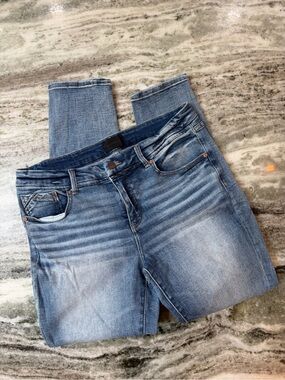 Buckle Women's Light Blue Skinny Jeans Size 31x30